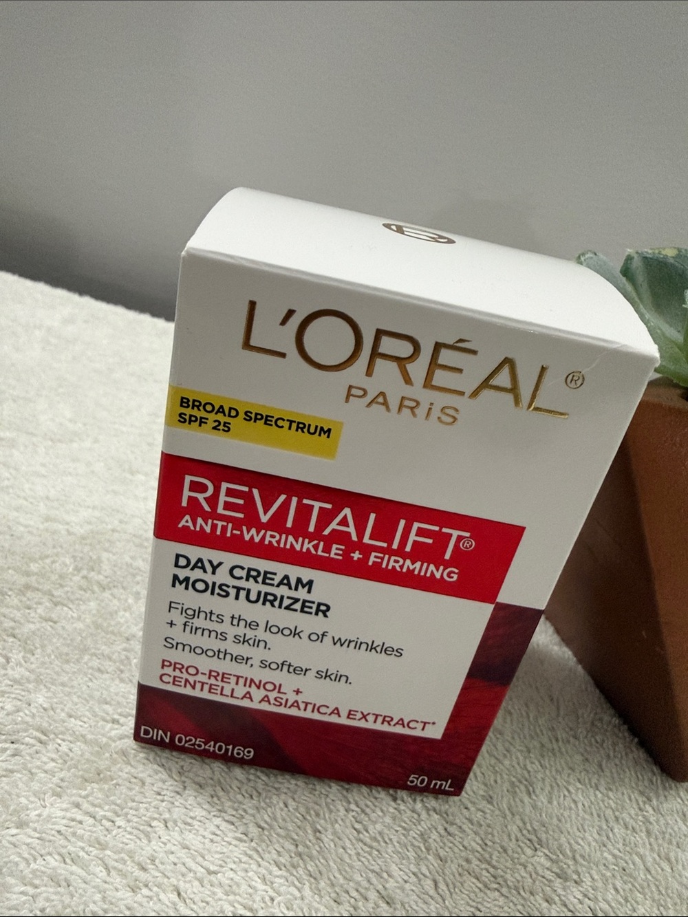 L'Oréal Revitalift Day Cream Moisturizer - Red White Packaging SPF NEW sealed